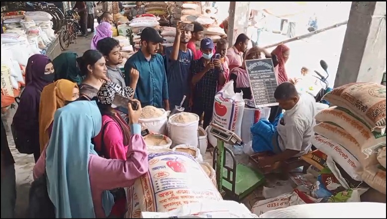 সাতক্ষীরায় শুধু ট্রাফিক নয়, রাস্তাঘাট পরিষ্কার পরিচ্ছন্ন ও অস্থিতিশীল বাজার নিয়ন্ত্রনে মাঠে শিক্ষার্